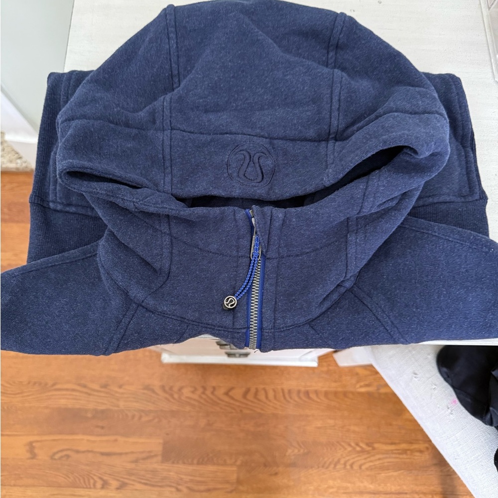 Lululemon Scuba hoodie, Navy Blue, Size 4, in great condition.
